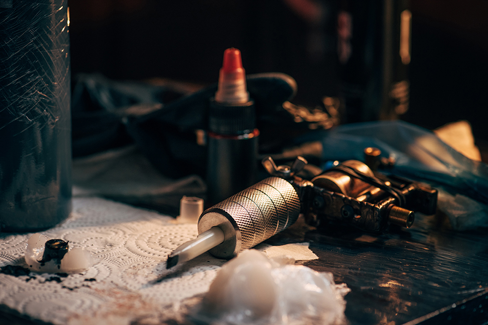 tattoo needle in a tattoo machine