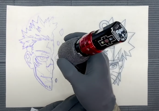customer demonstrating features and performance of EZ P3 tattoo machine