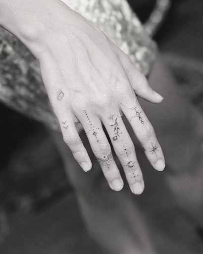 Fully healed fine line tattoos on Hailey Bieber’s fingers