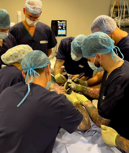 tattoo artists using anesthetics for longer sessions of tattooing